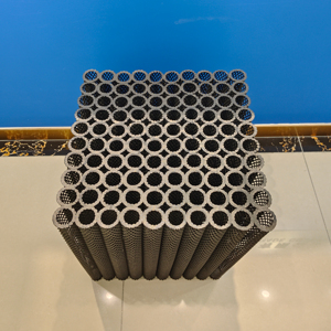 Filtre biologique à écoulement lent Bio Block 50mm HDPE Noir pour aquarium, <span class=keywords><strong>filtration</strong></span> des poissons, 1 an, 50x50x50cm, 300m2/m3 d'aire <span class=keywords><strong>de</strong></span> surface - Product Image 3