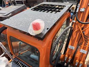 รถขุด Doosan DX225 มือสอง 22 ตัน ห้องโดยสารสีส้ม พร้อมไฟเตือนสีแดงและพลาสติกหุ้ม - Product Image 6