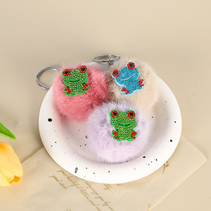 Llavero de felpa con forma de rana de dibujos animados, colores variados, accesorios para llaves de coche, colgante bonito para bolsos de mujer - Product Image 4