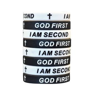 Bracelet en silicone avec inscription en relief 'Dieu est avant tout' et 'Je suis deuxième' - Product Image 1