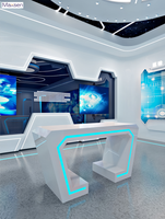 Comptoir d'accueil incurvé LED sur mesure, écologique et robuste, table d'exposition technologique futuriste pour salle d'exposition d'entreprise