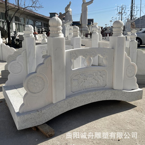 Modelo de Puente en Arco Estilo Ángel de Mármol Blanco con Columnas con Leones Tallados, Paneles de Loto y Barandillas para Decoración de Jardín, Parque o Río - Product Image 3