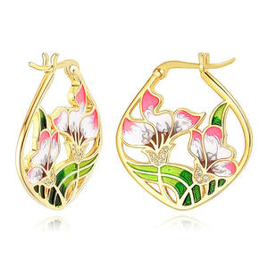 Orecchini a Cerchio E4806 con Fiore Dorato, Cristalli e Strass, Gioielli Raffinati per Uso Quotidiano - Product Image 1