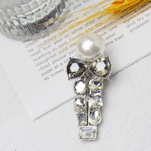 Horquillas de boda con diamantes de imitación y perlas de Metal francés, Clip lateral brillante a la moda, Clip de pico de pato, pinzas de pelo de mariposa delicadas para mujer - Product Image 4