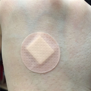 แถบกาวติดผ้าพันแผลทางการแพทย์ปลอดเชื้อกันน้ำสำหรับการดูแลบาดแผลอุปกรณ์ปฐมพยาบาลในครัวเรือน 2291 ได้รับการรับรองมาตรฐาน CE - Product Image 4