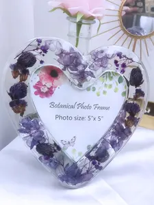ऐक्रेलिक फोटो फ्रेम 5*5 इंच दिल के आकार का फोटो फ्रेम सूखे फूल क्रिस्टल आधुनिक शैली के साथ उच्च गुणवत्ता