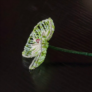 Cadeaux d'anniversaire intemporels pour elle : Fleurs perlées artisanales dans un emballage haut de gamme. - Product Image 5