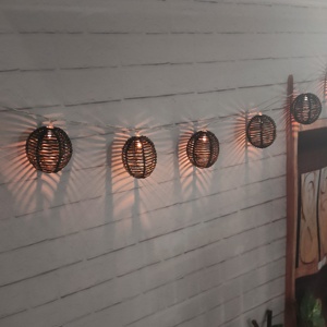Fabricant Fourniture Intérieure/Extérieure LED Décorative Patio Lumières IP44 Boule de Noël Guirlande Lumineuse Tailles 6cm 8cm PP Rotin - Product Image 6