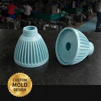 Boîtier de dissipateur thermique LED en plastique bleu turquoise clair avec ailettes de refroidissement coniques, col fileté, moulé par injection, pièces personnalisées fournisseur