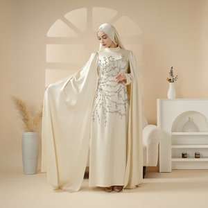 $116 Esclusivo Abito Musulmano da Donna Stile Dubai con Mantella Lussuosa Ricamata a Mano, Taglie Forti - Product Image 1