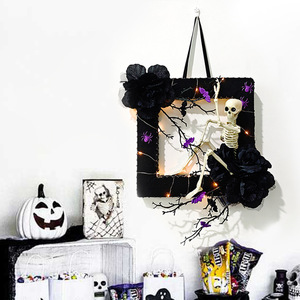Guirnalda colgante de calaveras LED de Halloween con luces para decoración de fiestas en interiores Gl101 - Product Image 1