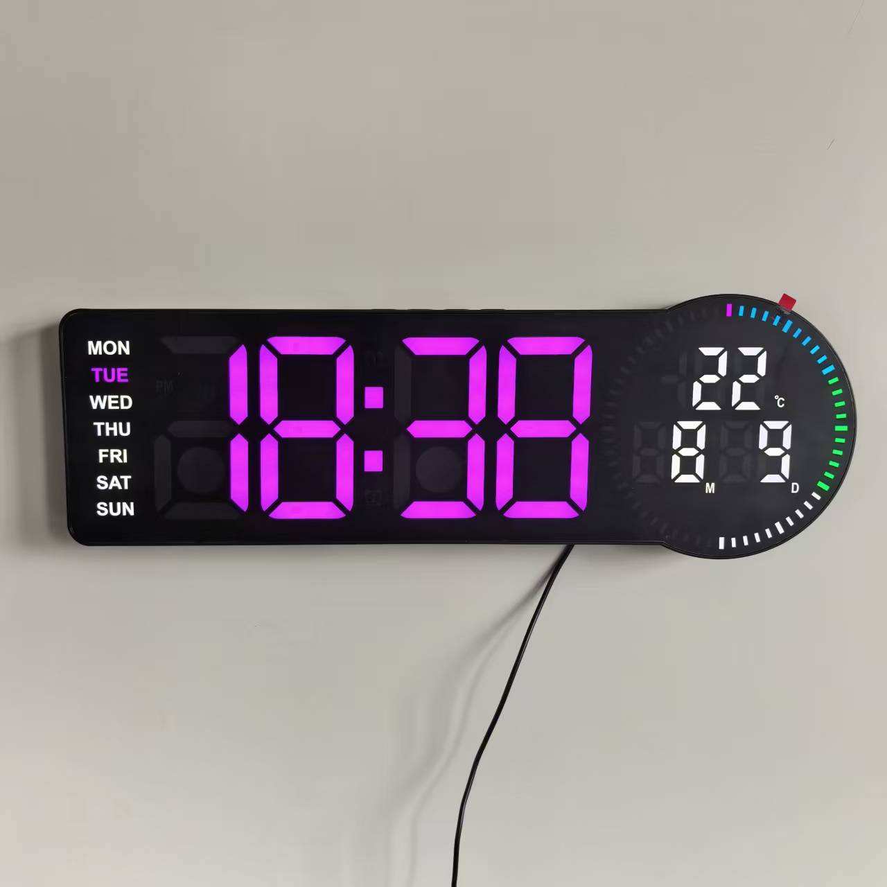 Concha negra con luz rosa.