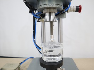 Machine de capsulage semi-automatique de bureau haut de gamme pour bouteilles de parfum, de boissons et de produits chimiques, grande capacité, en métal, marque <span class=keywords><strong>YETO</strong></span> - Product Image 2