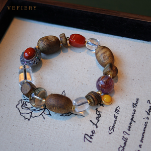 Bracelet en bois et pierres précieuses mélangées avec des perles d'accentuation bleues, rouges, oranges et transparentes - Product Image 4