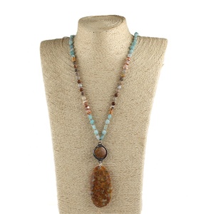 Collar de Piedras Naturales de 6mm y 8mm con Nudo, Collar con Colgante de Piedra Preciosa Grande Irregular, Joyería Personalizada para Mujer - Product Image 3