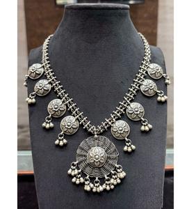 Collier à breloques élégant en argent plaqué pour femmes, bijoux de mariage tendance, style hindou, choix de mode polyvalent pour toutes les occasions - Product Image 5