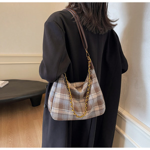 Bolso de hombro a cuadros Retro para mujer, bolso de mano de gran capacidad decorado con cadena, moderno y versátil - Product Image 4