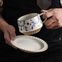 Set Cangkir Kopi Keramik Vintage dengan Piring, Lukisan Tangan Jepang, Desain Retro Mewah Ringan 300-400ml untuk Penggunaan di Rumah, Kafe, Sarapan
