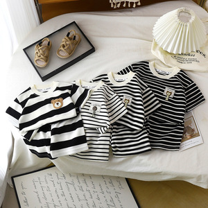 Completo Estivo Casual per Bambini, T-Shirt a Righe Bianche e Nere per Ragazzi, Pantaloncini per Ragazze - Product Image 1