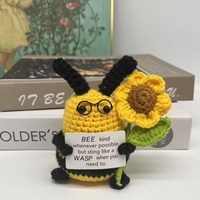 Mini-ornements mignons faits main au crochet, figurines positives en forme de concombre, pomme de terre, ananas, abeille, carotte, figue, décoration de bureau tricotée