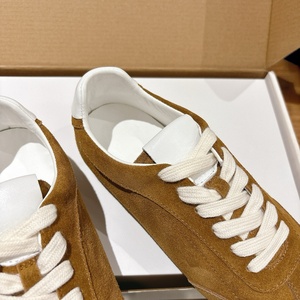 โลโก้ดั้งเดิม ดีไซน์อิตาลีแท้ รองเท้าโลฟเฟอร์แบบสวมลำลองหนังแท้สำหรับผู้หญิง A*O มีไซส์สำหรับทั้งผู้ชายและผู้หญิง - Product Image 4