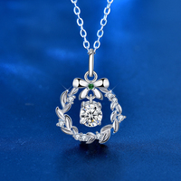 XMA037 Colgante Original de Plata de Ley 925 con Lazo Navideño, Moissanita y Diseño de Corona, Regalo de San Valentín, Joyería
