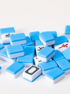 Mahjong chinois bleu vif et lumineux, jeu familial, voyage, loisirs, tuiles en acrylique lisses et polies, mahjong compact et portable - Product Image 3