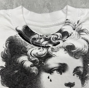 T-shirt di Lusso di Marca Famosa all'Ingrosso, Maglietta Bianca con Stampa COUGH SYRUP, Streetwear con Angelo Cupido, T-shirt Personalizzata per Uomo - Product Image 4