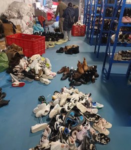 <span class=keywords><strong>Scarpe</strong></span> Sportive Usate di Alta Qualità Modello J012 a 2,5 Dollari al KG, Sneakers di Seconda Mano in Vendita, Prezzo all'Ingrosso al KG - Product Image 3