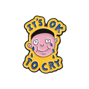 Spilla con Scritta 'It's Ok To Cry' in Stile Cartone Animato, Badge Anime con Ragazzo Piangente, Spilla Smaltata - Product Image 1