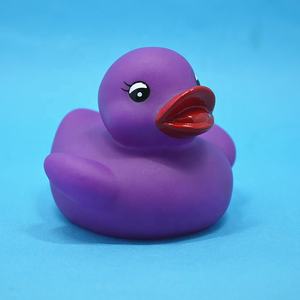 Promotion Custom Floating Baby Shower Bades pielzeug Lila Gummi Bad Enten spielzeug - Product Image 3