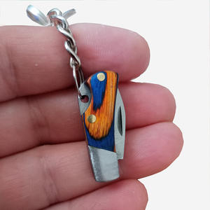 Navaja de Madera Colorida con Llavero en Forma de D, Hoja de Acero Inoxidable de 1.7 cm, Diseño Compacto, Regalo, Colgante, Herramienta Plegable de Bolsillo - Product Image 5