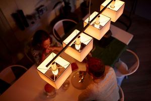 <span class=keywords><strong>Bombilla</strong></span> <span class=keywords><strong>Inteligente</strong></span> PHILIPS White Ambiance Crystal E14 con Base de Rosca Pequeña, Luz Cálida a Fría, Importada, Compatible con <span class=keywords><strong>HomeKit</strong></span> - Product Image 4