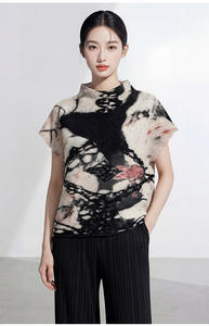 Blusa de Manga Corta con Cuello Alto y Estampado Geométrico Estilo Coreano PY, Ajustada y Plisada, 100% Poliéster, Venta al Por Mayor - Product Image 4