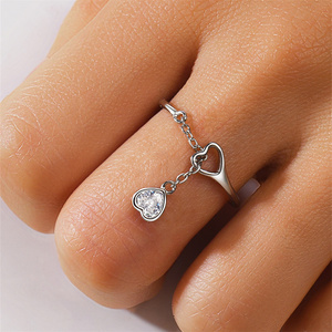 Anillo de Cadena Ajustable Clásico de Plata de Ley S925 con Baño de Rodio y Diseño de Corazón con Circonita Blanca para Regalos de Boda para Mujer - Product Image 3