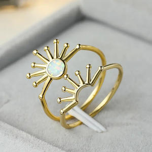 Anillo de Cóctel H392 Crown, Chapado en Oro, con Ópalo en Engaste de Bisel, Joyería de Moda Unisex, Regalo - Product Image 1