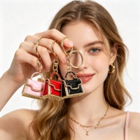 Mini porte-clés en métal tendance, pendentif de sac, petit cadeau, porte-clés de sac en cuir pour femme, boutons de manchette en strass, accessoires de porte-clés de voiture
