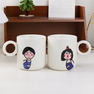 Ins สร้างสรรค์มือวาดตัวการ์ตูนถ้วยกาแฟเซรามิคออกแบบเฉพาะแก้วในครัวเรือนอาหารเช้าถ้วยน้ําคู่