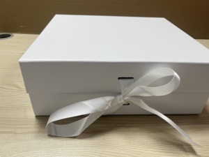 Ngày Valentine Tóc Giả bao bì Hộp Quà Tặng <span class=keywords><strong>l</strong></span>ớn màu trắng một mảnh gấp hộp với nam châm <span class=keywords><strong>l</strong></span>ật ruy băng trống để Cá nhân hóa - Product Image 2