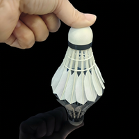 Ventes en gros direct d'usine, marque personnalisée prise en charge, volants de badminton en plumes d'oie avec vol stable pour l'entraînement au badminton