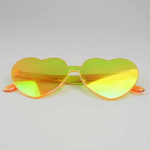 Personalizado sin montura favores de la boda color fiesta gafas de una pieza corazón gafas de sol rojo rosa amor corazón en forma de gafas de sol al por mayor - Product Image 4