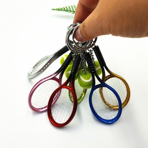 Porte-clés style dessin animé avec balle de tennis, pendentif en fil de soie simulé, vente chaude, petit souvenir d'événement sportif en PVC et alliage, cadeau - Product Image 6