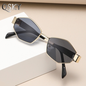 2024 Lvcong femmes métal lunettes <span class=keywords><strong>de</strong></span> soleil forme <span class=keywords><strong>de</strong></span> diamant lunettes <span class=keywords><strong>de</strong></span> soleil concepteur mode UV 400 dame lunettes <span class=keywords><strong>de</strong></span> soleil petit cadre pour unisexe - Product Image 2