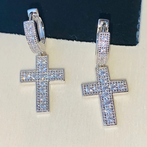 Orecchini Pendenti Scintillanti con Micro Pavé di Zirconi per Donne, Gioielli Eleganti e di Tendenza - Product Image 1