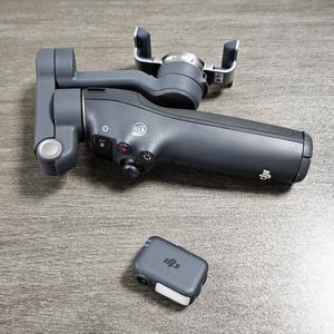 DJI <span class=keywords><strong>Osmo</strong></span> <span class=keywords><strong>Mobile</strong></span> 8 Combo Estándar, 10 Horas de Duración de la Batería, Carga de Teléfono Móvil, Gimbal de Tres Ejes que Proporciona una Gran Estabilidad - Product Image 3