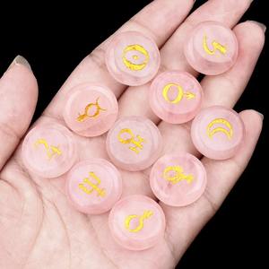 Juego de 10 Discos Redondos de Cristales Curativos con Símbolos del Sistema Solar, Gemas Talladas, Cristales Grabados para Decoración de Oficina y Hogar - Product Image 6