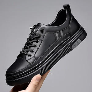 Zapatos deportivos casuales de cuero para hombre, estilo nuevo de otoño 2025, zapatillas sin cordones modernas y versátiles para hombre, zapatos de moda - Product Image 1