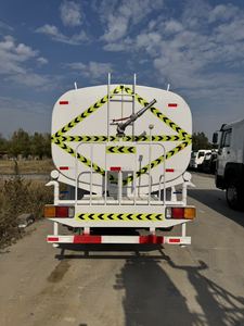 משאית מיכלית מים דיזל HOWO 6x4 בעלת ביצועים גבוהים, שנת 2024, נפח 20,000 ליטר, עם תקן CE ותקן פליטות יורו 5 - Product Image 4