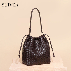 กระเป๋าถือทรงถังสานมือขนาดใหญ่ รุ่นใหม่ปี 2026 กระเป๋าทรงคลาวด์จีบแบบมีเชือกผูก กระเป๋าเรียบง่ายสไตล์มินิมอล กระเป๋าสะพายไหล่สำหรับผู้หญิง - Product Image 1