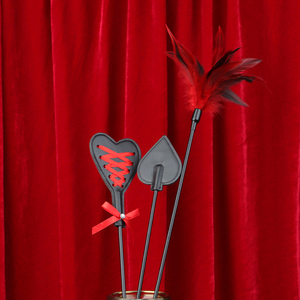 BANSEY Ensemble de 3 Pièces BDSM : Pagaie de Fustigation, Plumeau à Plumes Rouge, Fouet en Cuir en Forme de Cœur et de Pique – Kit de Discipline à Impact pour Couples en Chambre - Product Image 5